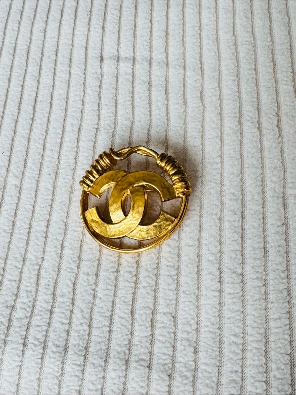 Gold-Tone Interlocking CC Logo Brooch - excellent condition
